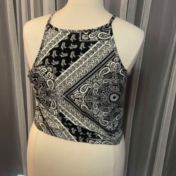 Torrid size 4 Foxy High Neck Crop Top- black and white - Picture 7 of 7